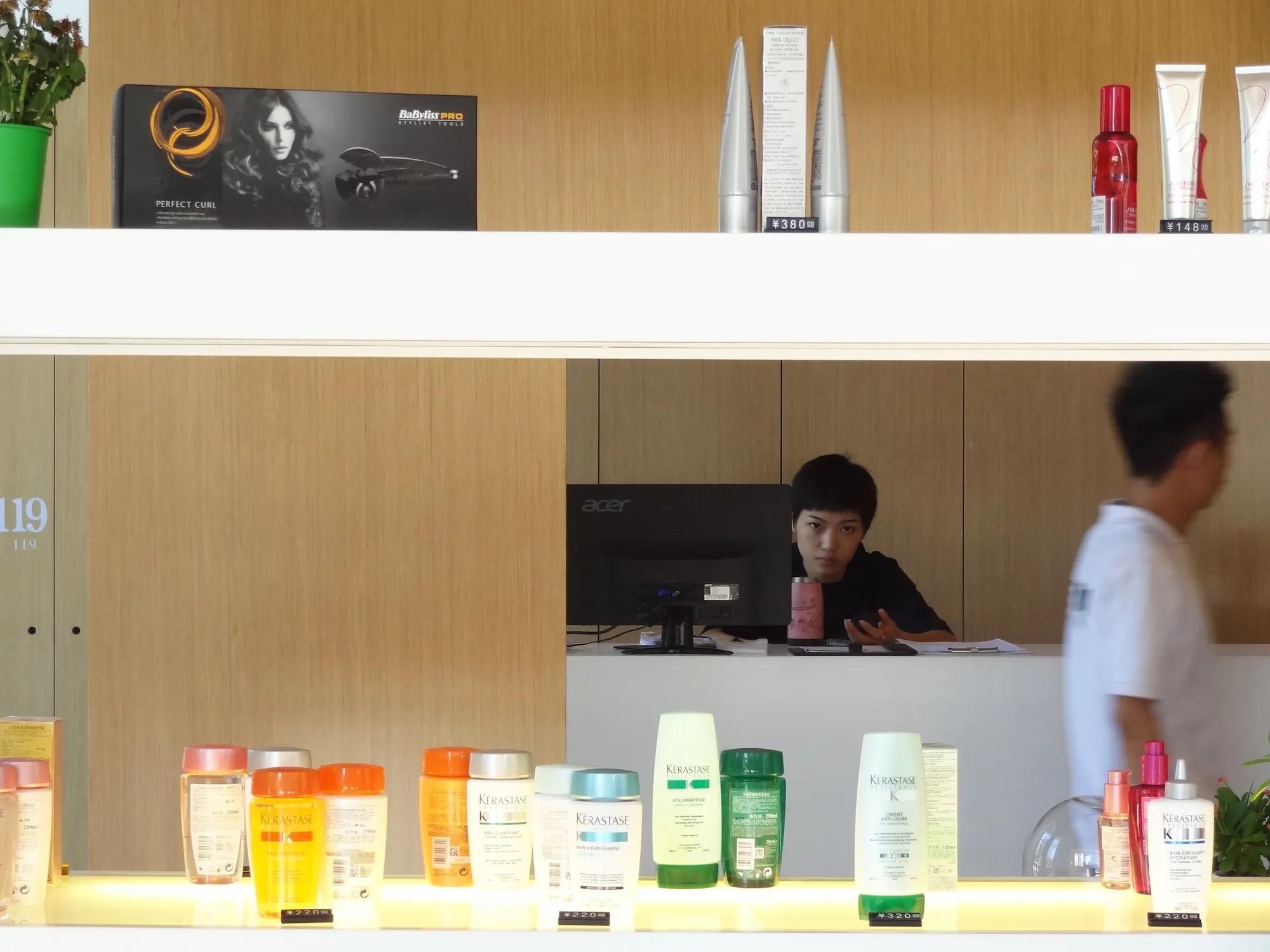 hbi-hair-Salon-interior-03