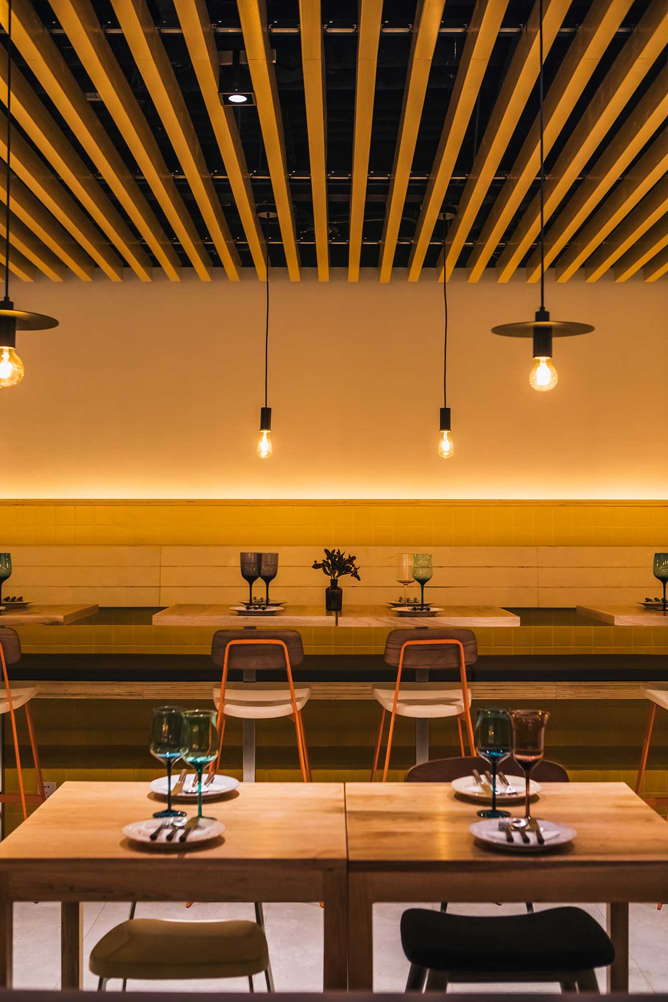 cravings-restaurant-interior-03
