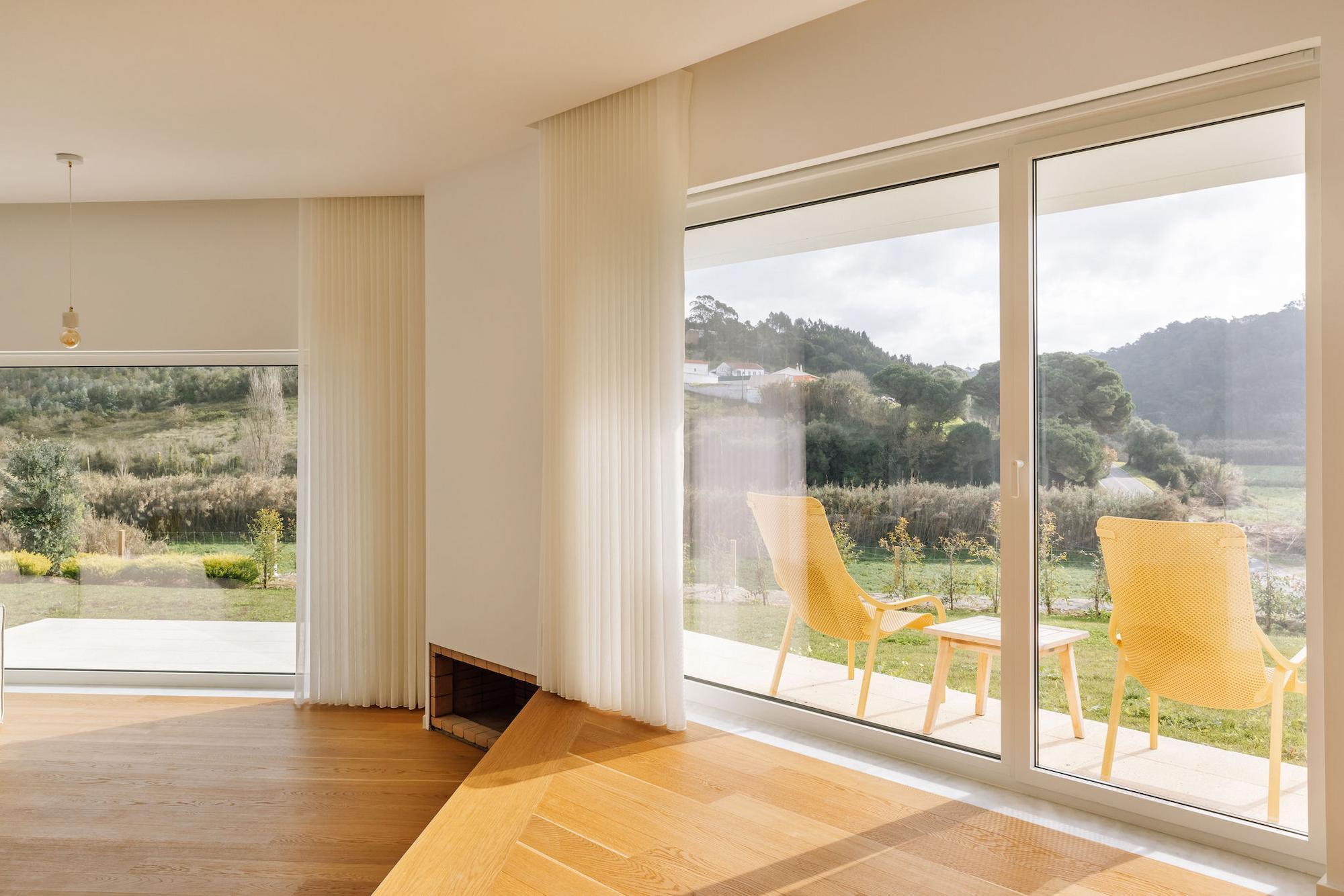 casa-mogos6-living-room-06