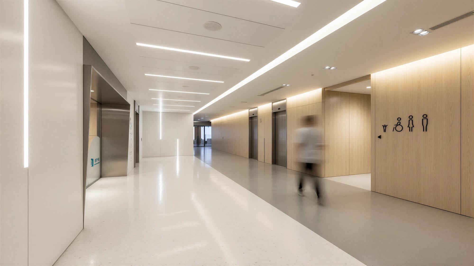 distinct-clinic-shenzhen-lift-lobby-04