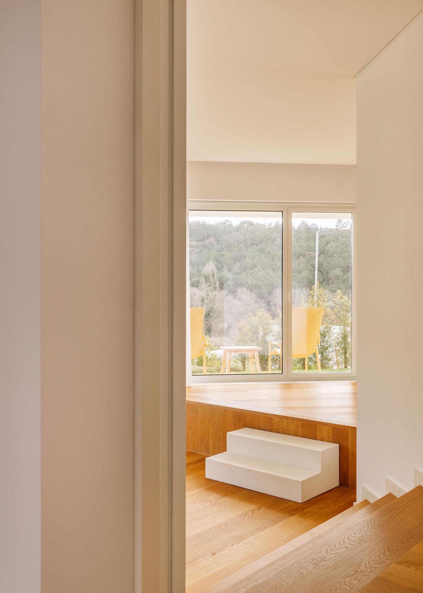 casa-mogos6-living-room-07