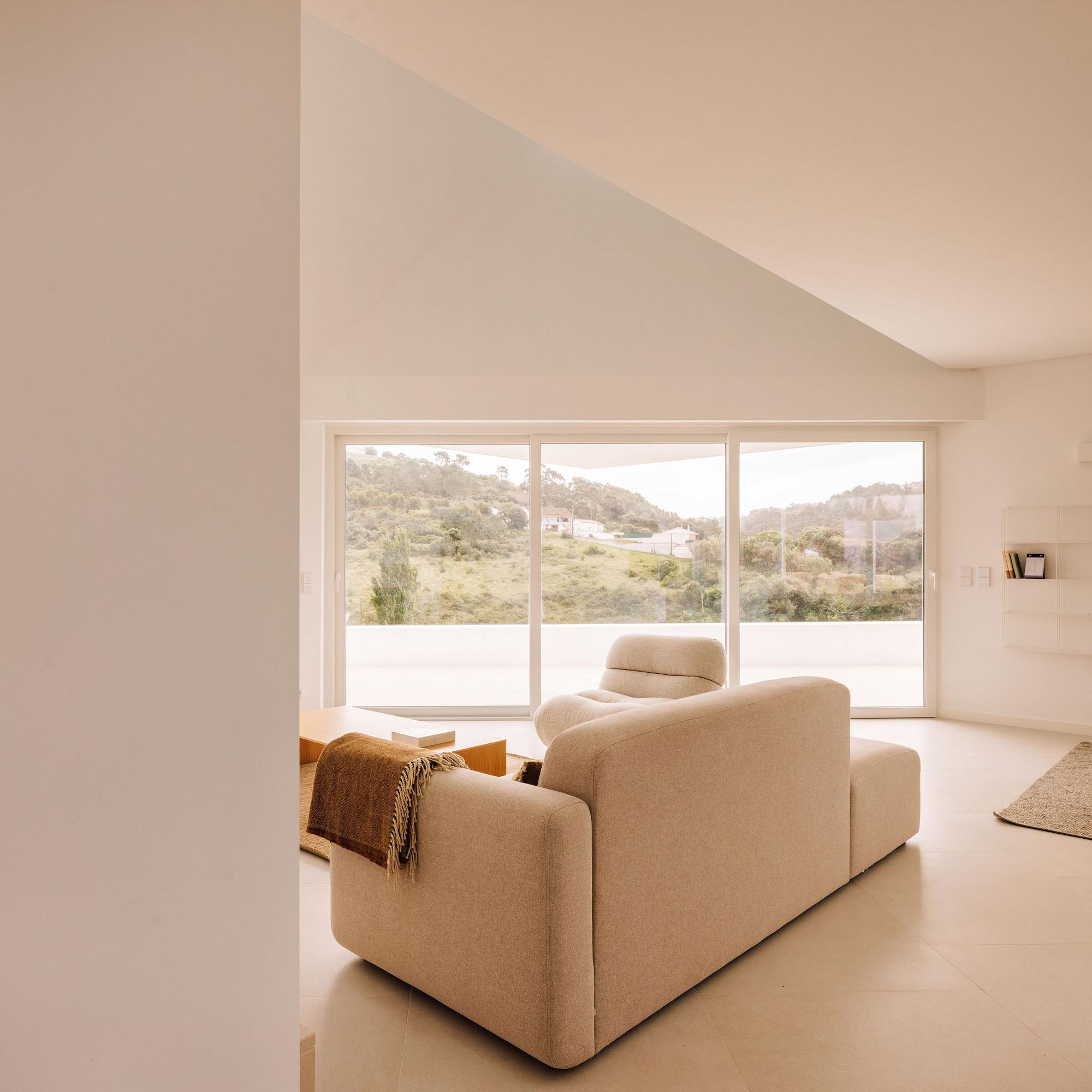 casa-mogos10-living-room-04
